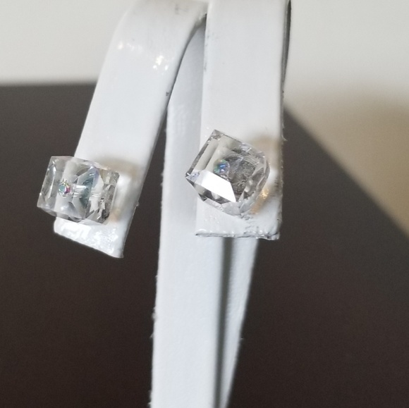 EARRINGS - Picture 1 of 4